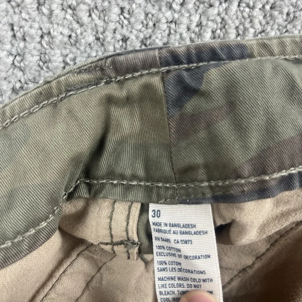 American Eagle Outfitters Classic Length Camo Cargo Shorts Men's 30 (Fit 32)